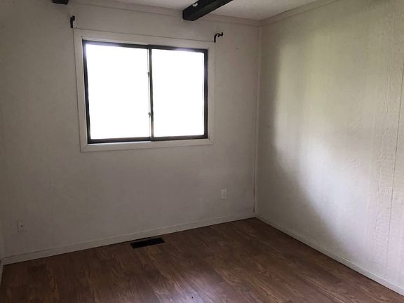 5th image of 1035 E 5th St