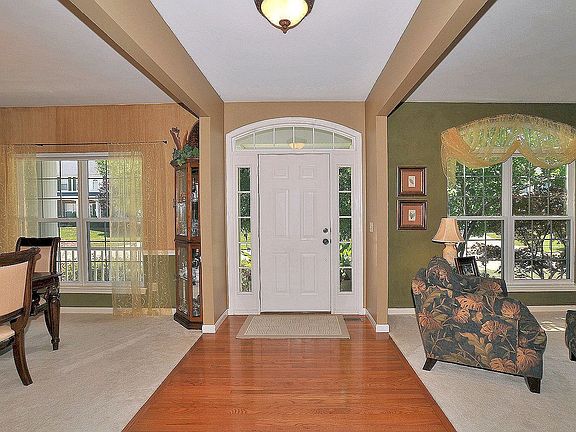 3rd image of 714 Lakeshore Manor Ct