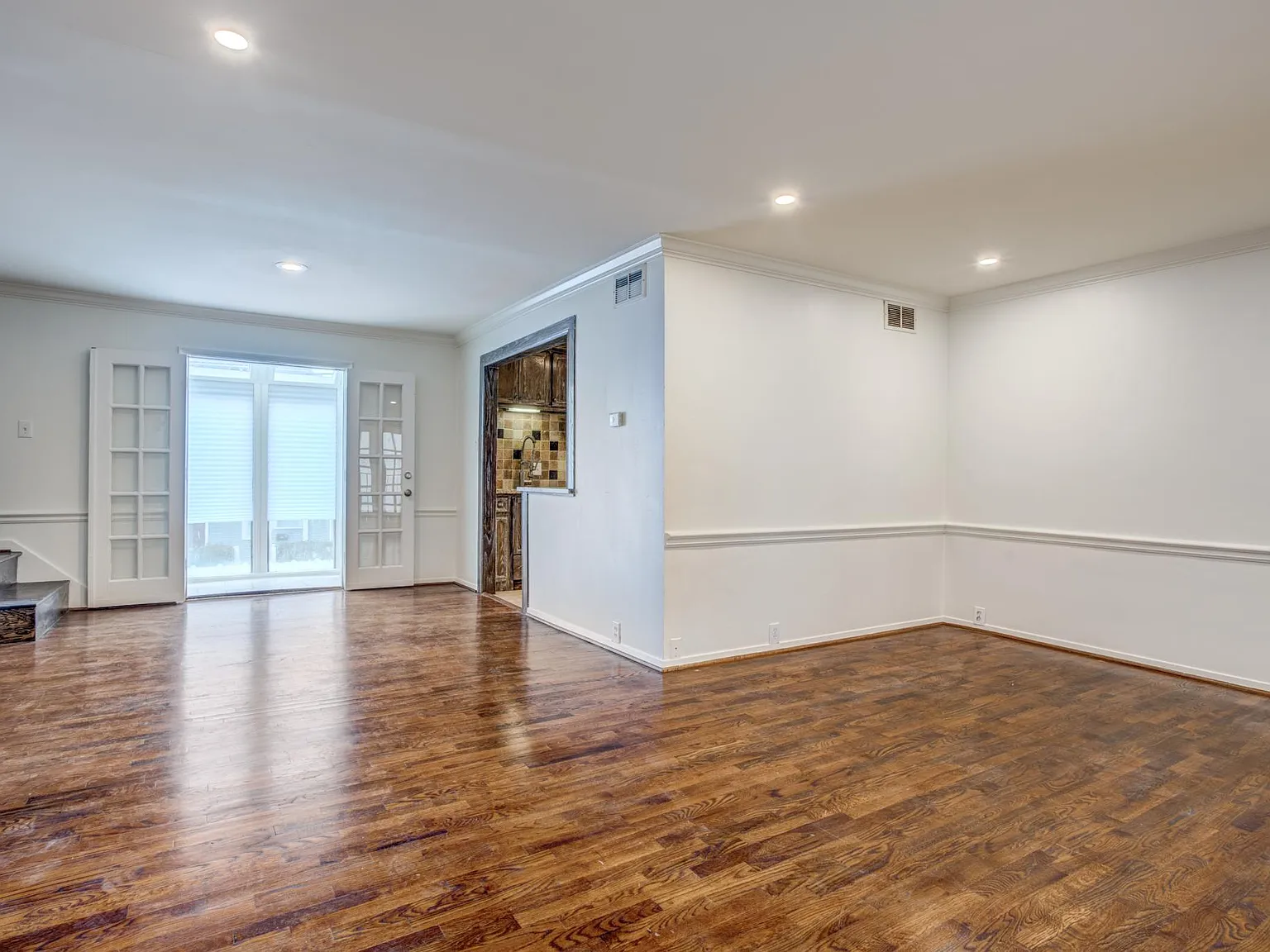 2 bed, 1117 sqft, $2,620 — Photo 3