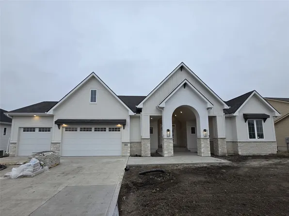 16211 Sharon Dr, Urbandale, IA 50323