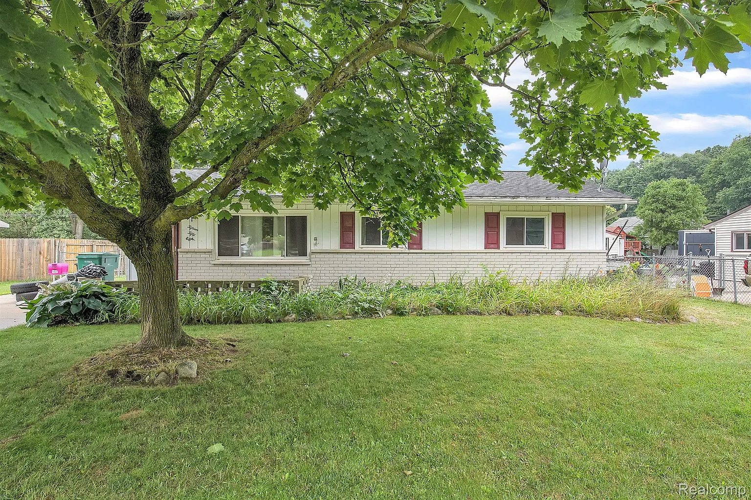1558 Michael St photo 1