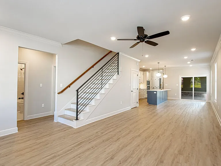 404 Gardens Ln — Photo 3
