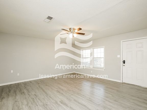 981198_003_living_room_14285179.jpg