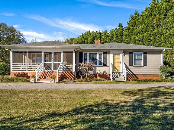 2nd image of 128 Pineridge Dr