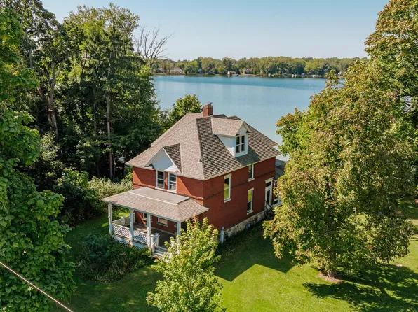 329 South Golden Lake ROAD, Summit, WI 53066