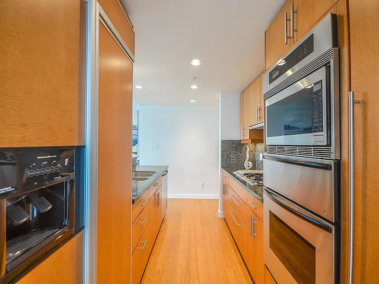 1233 Cordova St W #804 — Photo 7