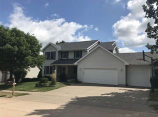 4855 Norfolk Pl, Bettendorf, IA 52722