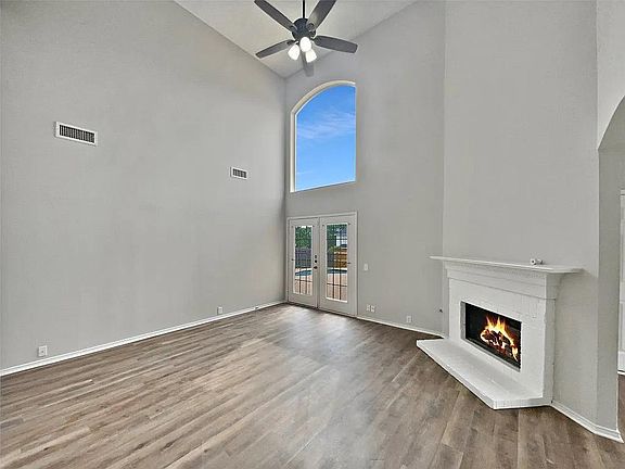 3rd image of 433 Durrand Oak Dr