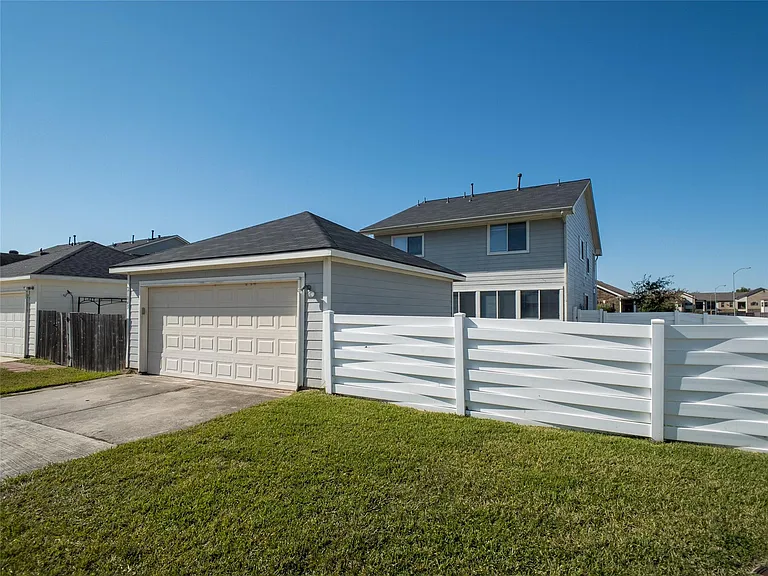 21843 Grassy Hill Ln — Photo 47
