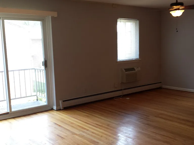 85 Lawrence Rd — Photo 6