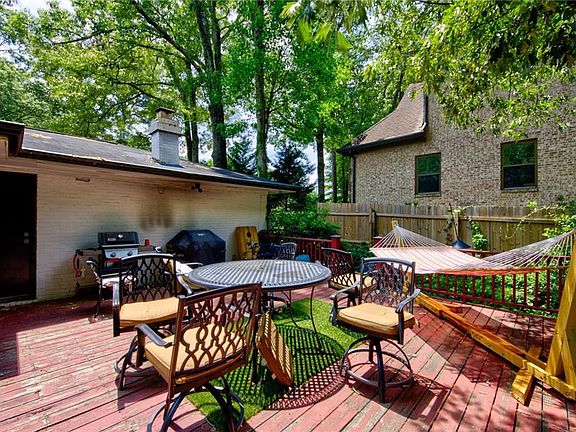 3rd image of 3328 Ferncliff Pl NE
