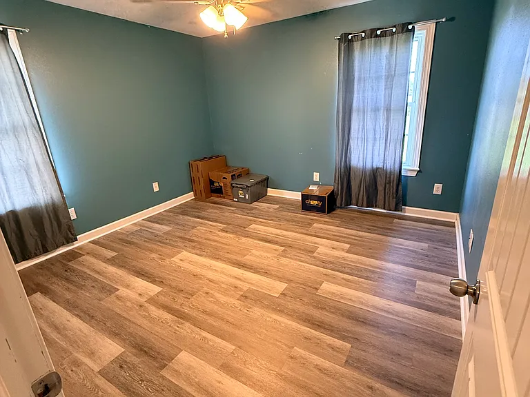 989 Bateman Dr — Photo 7