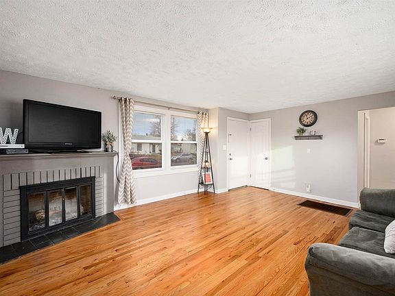 5th image of 2725 W Crown Ave