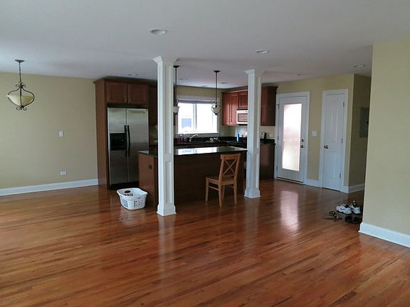3rd image of 9126 Ewing Ave APT 1