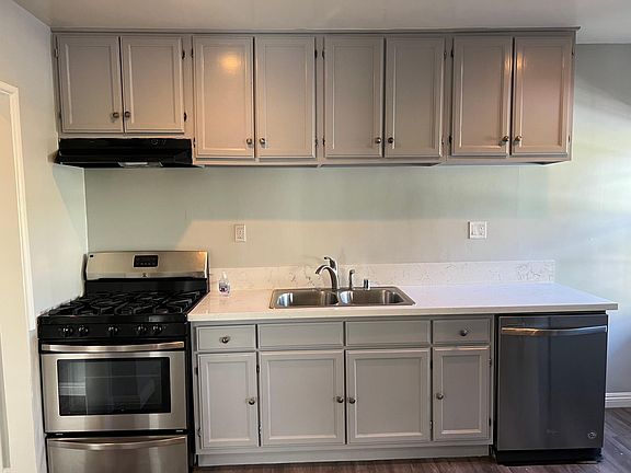 5th image of 1112 Ocean Park Blvd #E