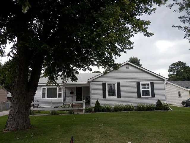 1427 Lincoln St photo 1