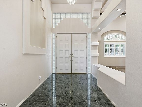 4th image of 2212 Chatsworth Ct