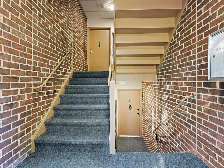211 Crocker Dr #1-B — Photo 4