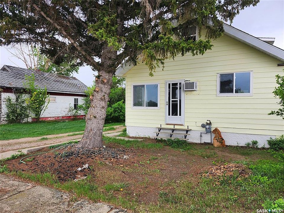1st image of 401 Railway AVENUE