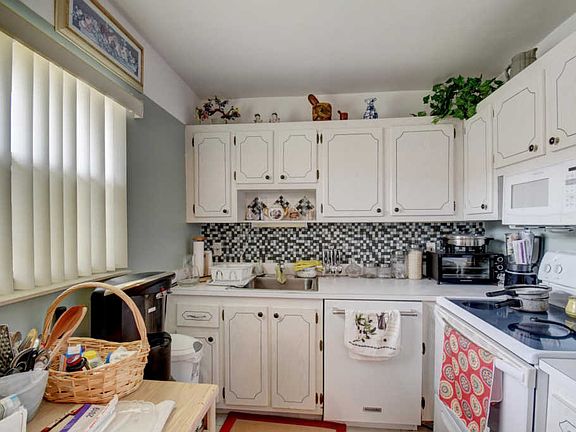 5th image of 521 Monaco Park #K