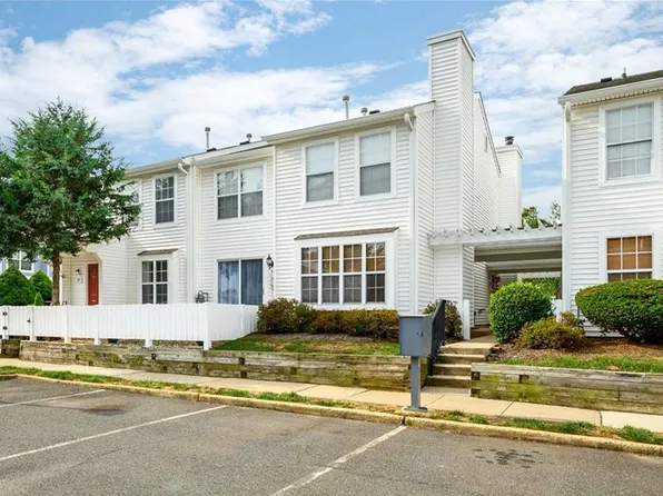 90 Almond Dr, Somerset, NJ 08873