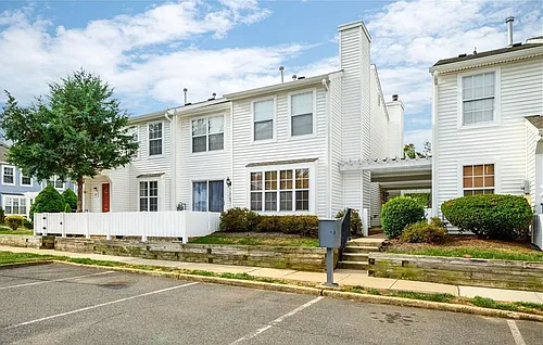 90 Almond Dr Photo 1