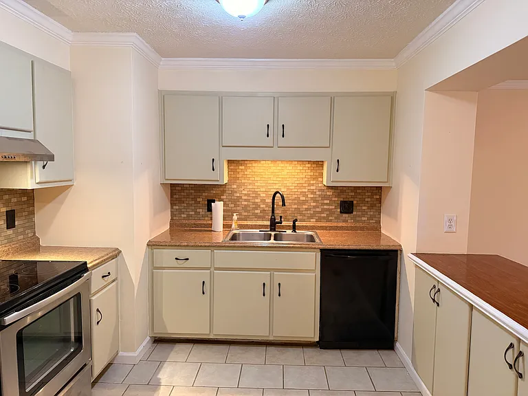 21 David Rd — Photo 24