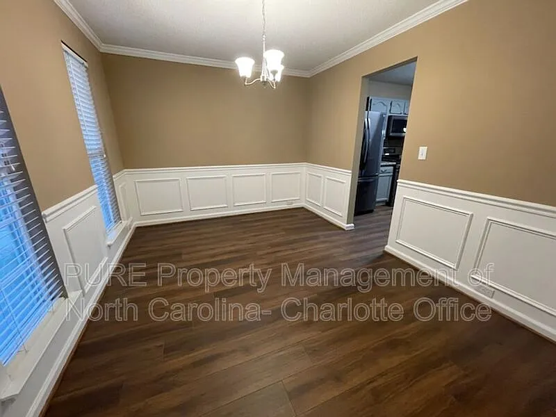 3 bed, 2.5 bath, 2135 sqft, $2,250 — Photo 2