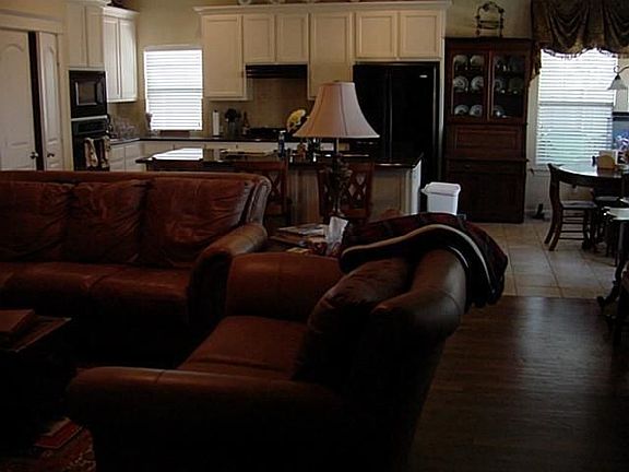 4th image of 908 Mayberry Dr