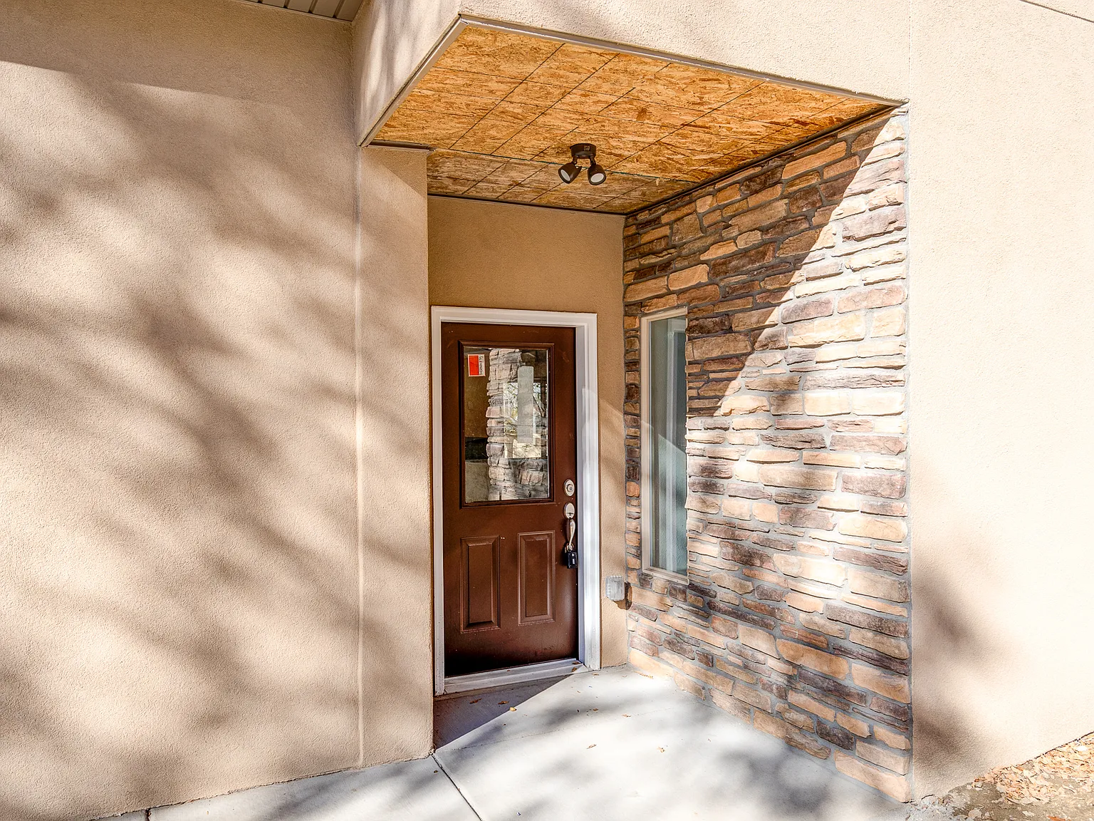3 bed, 2090 sqft, $2,395 — Photo 2