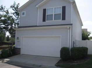 8760 Meadowmont View Dr, Charlotte, NC 28269