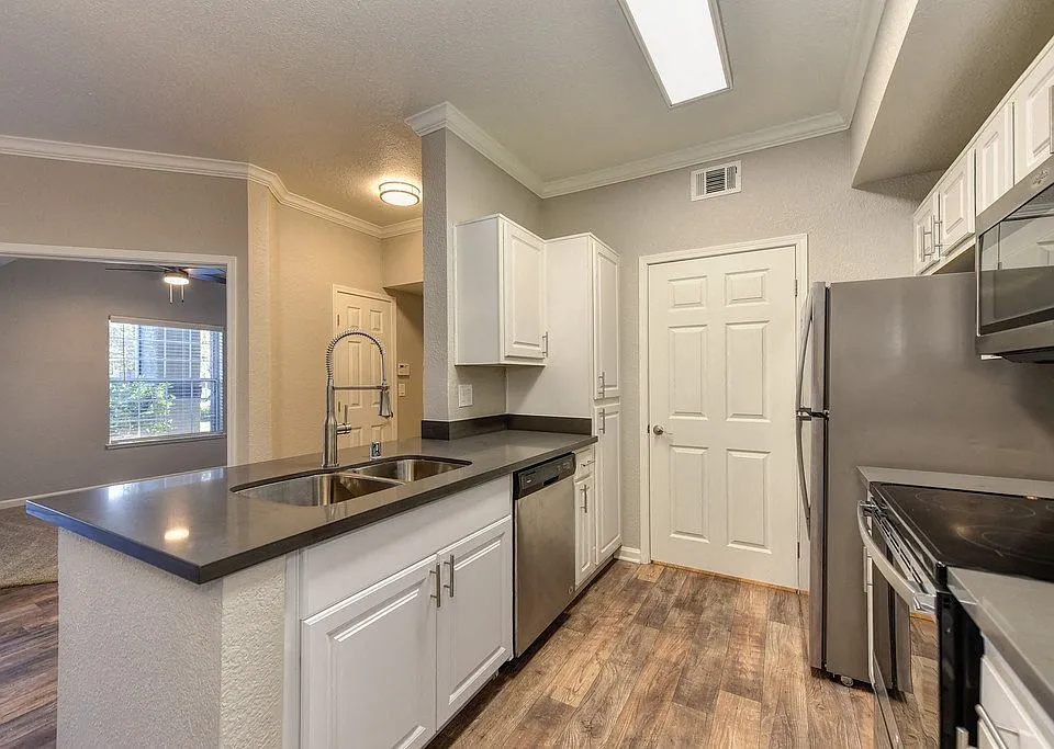 River Oaks Apartment Homes