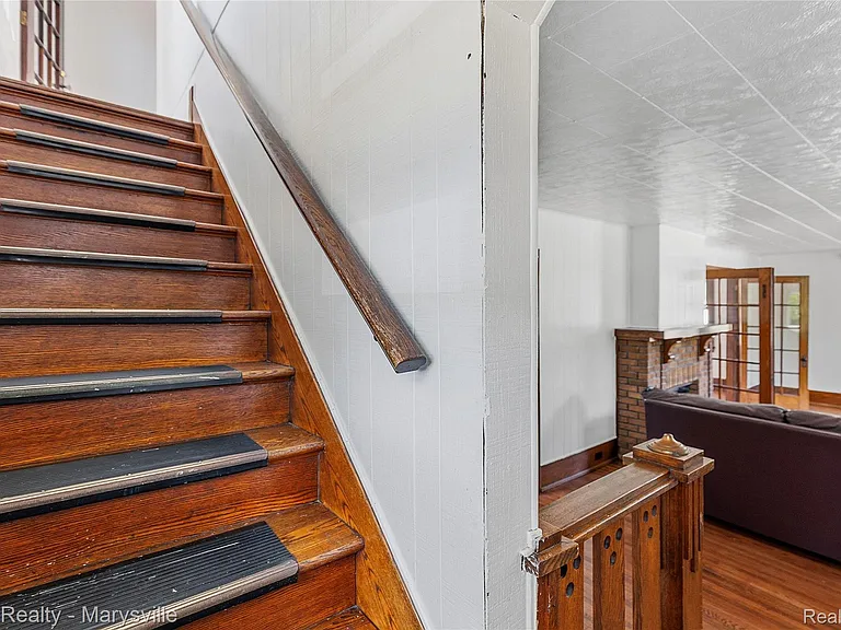 504 Clinton Ave — Photo 19
