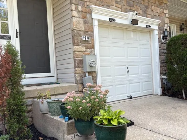 179 Hidden Dr, Blackwood, NJ 08012