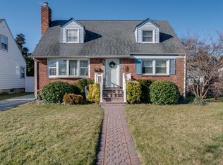 16 Aster Ave, Merrick, NY 11566