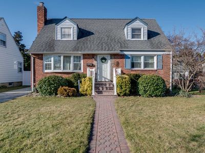 16 Aster Ave, Merrick, NY, 11566