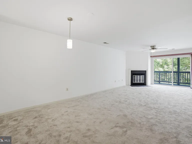 2844 Yarling Ct — Photo 8