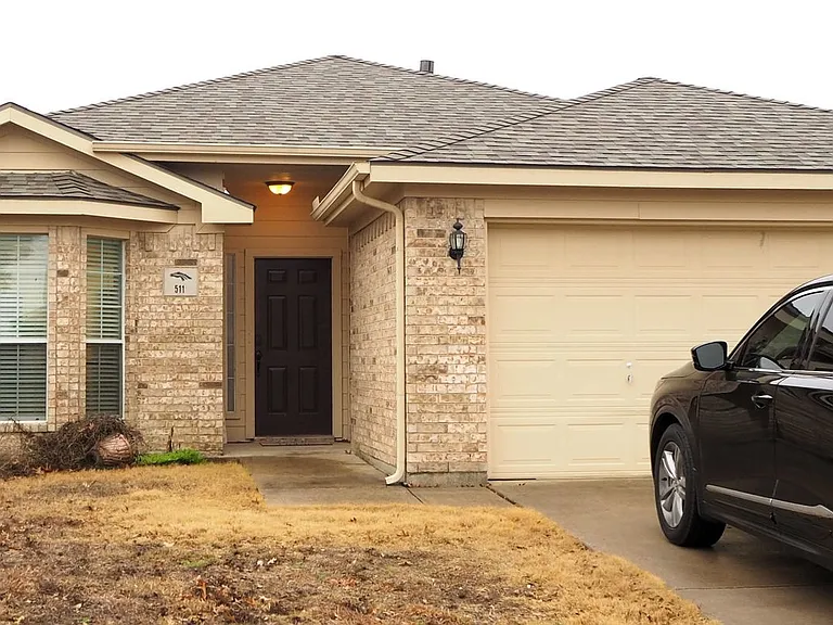 511 Lonestar Park Ln — Photo 2