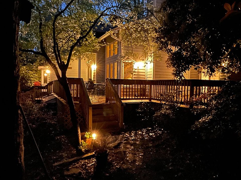 1st image of 205 Cedarview Dr