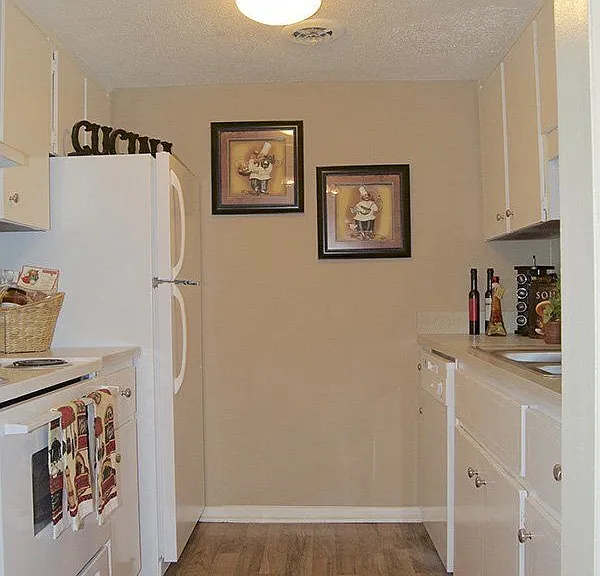 Cambridge Apartments — Photo 8