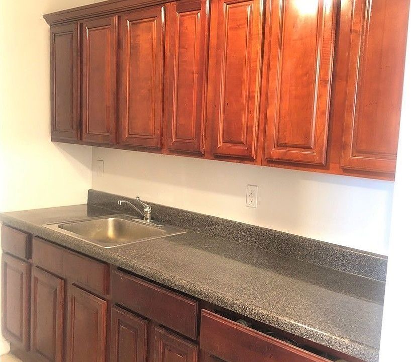 2nd image of 1765 Townsend Ave APT 3K