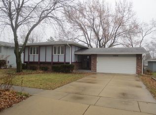 1905 Pleasant Ave, St Charles, IL 60174
