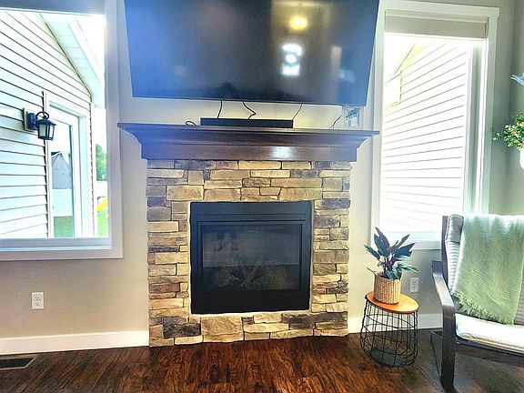 5th image of 329 Goldenrod Ct