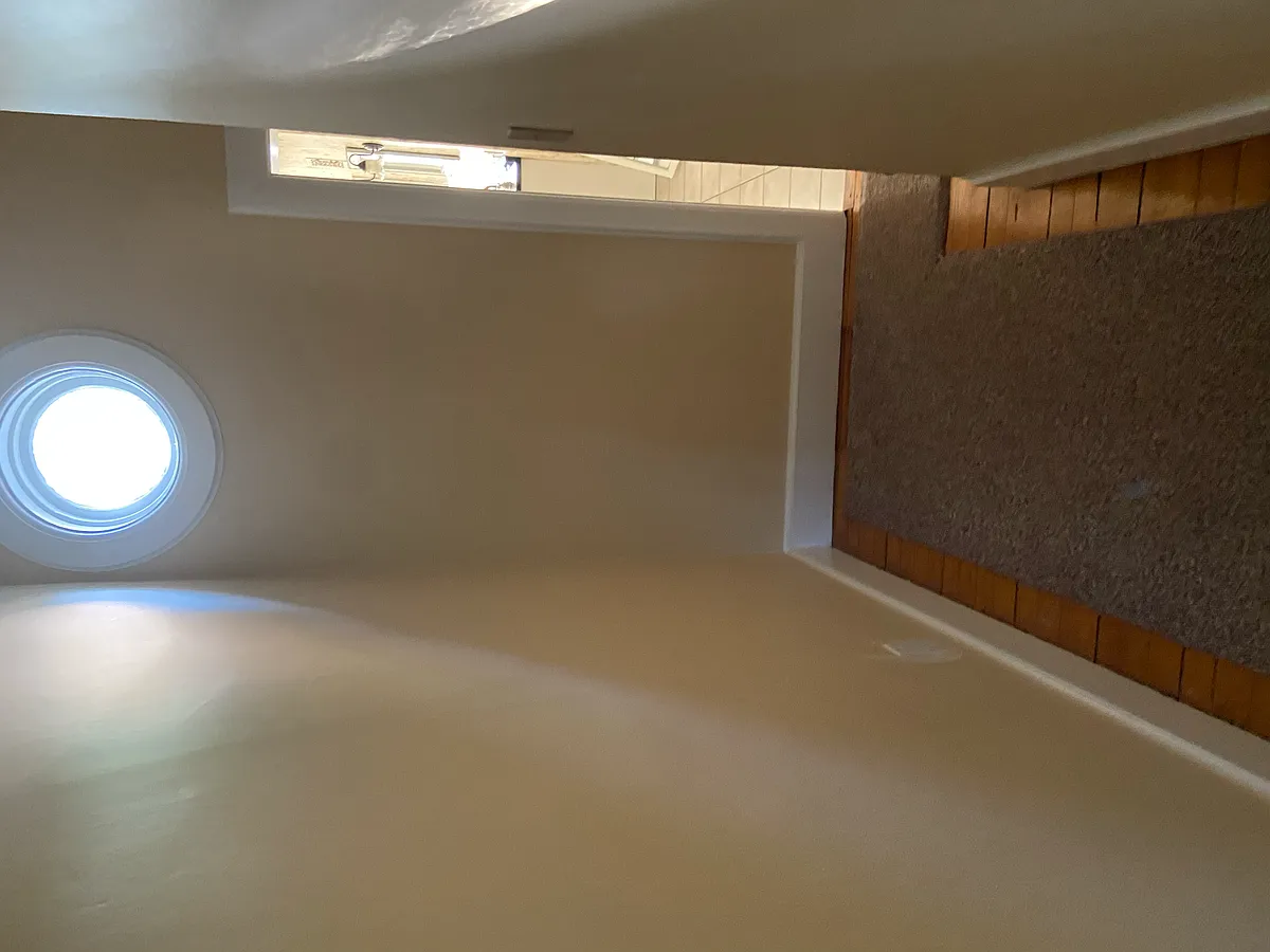 Building Photo - 1591 Lonsdale Ave #1