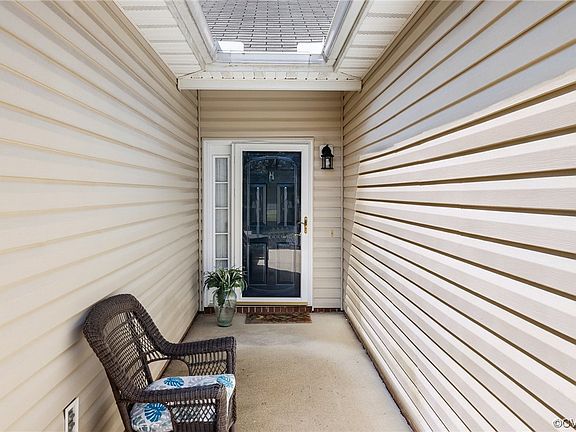 2nd image of 4137 English Holly Cir