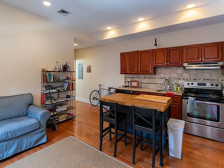 1841 Bainbridge Street — Photo 2