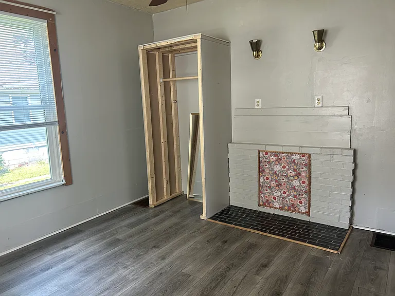 Master bedroom located downstairs