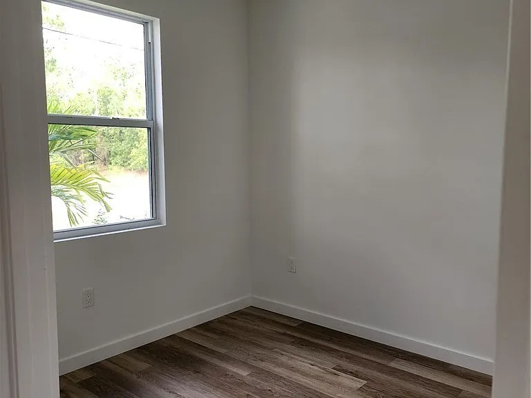 2431 Lola Ave S — Photo 9