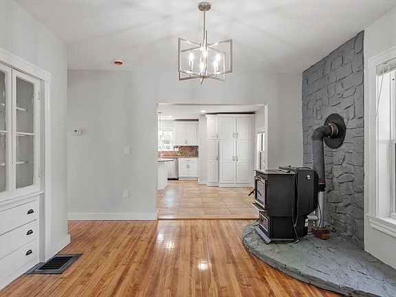3rd image of 36 Chestnut St