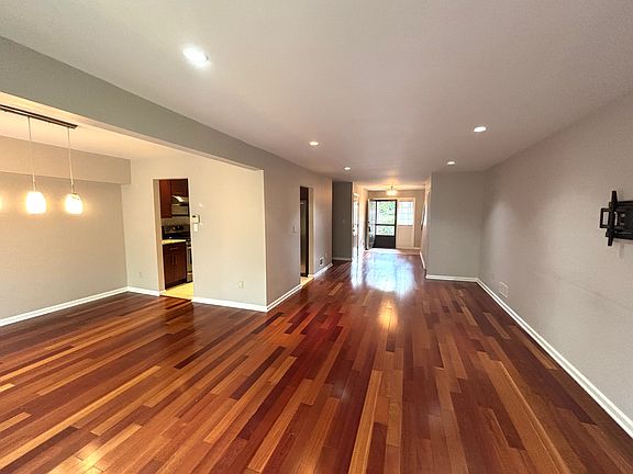 Bright & Airy, Open Floor Plan